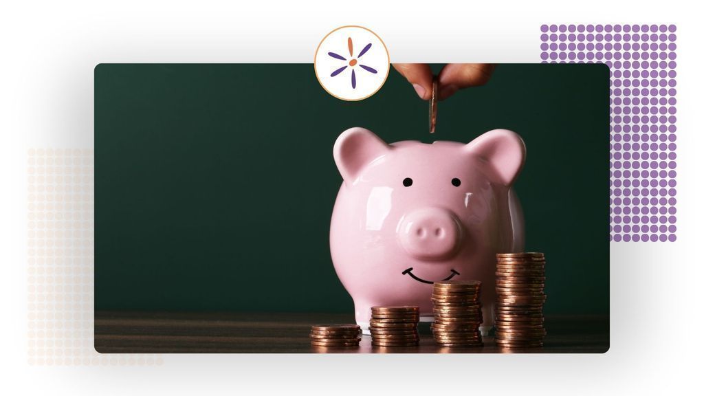 Imagem simbólica de um cofrinho rosa em forma de porquinho cercado por moedas empilhadas, representando economia, planejamento financeiro e segurança no futuro.